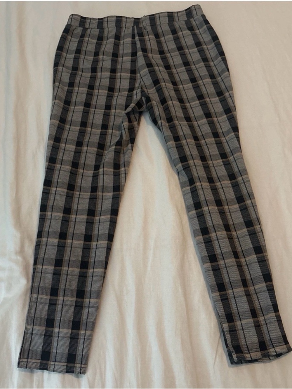 Women's Straight-Leg Plaid Pants in Gray and Black